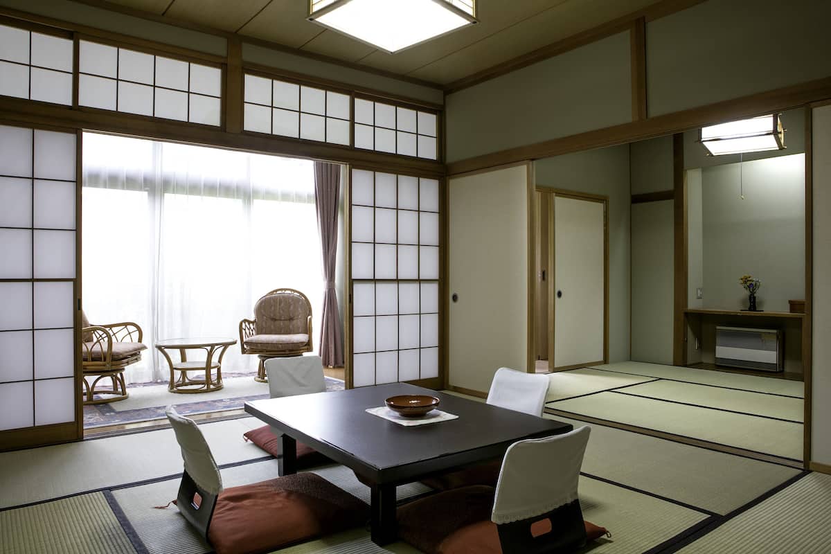 Camera Tradizionale, non fumatori (Japanese Style) | Copriletto in piuma, una cassaforte in camera, una scrivania