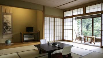 Deluxe Japanese Style Room, Non Smoking | Down comforters, in-room safe, desk, laptop workspace