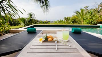 3 Bedroom Villa | 3 makuuhuonetta, tallelokero huoneessa, yksilöllisesti sisustettu