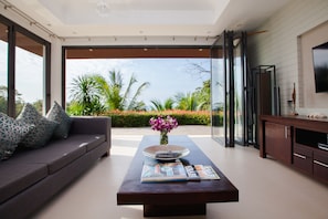 3 Bedroom Villa | 起居區 | 平面電視、 DVD 播放機