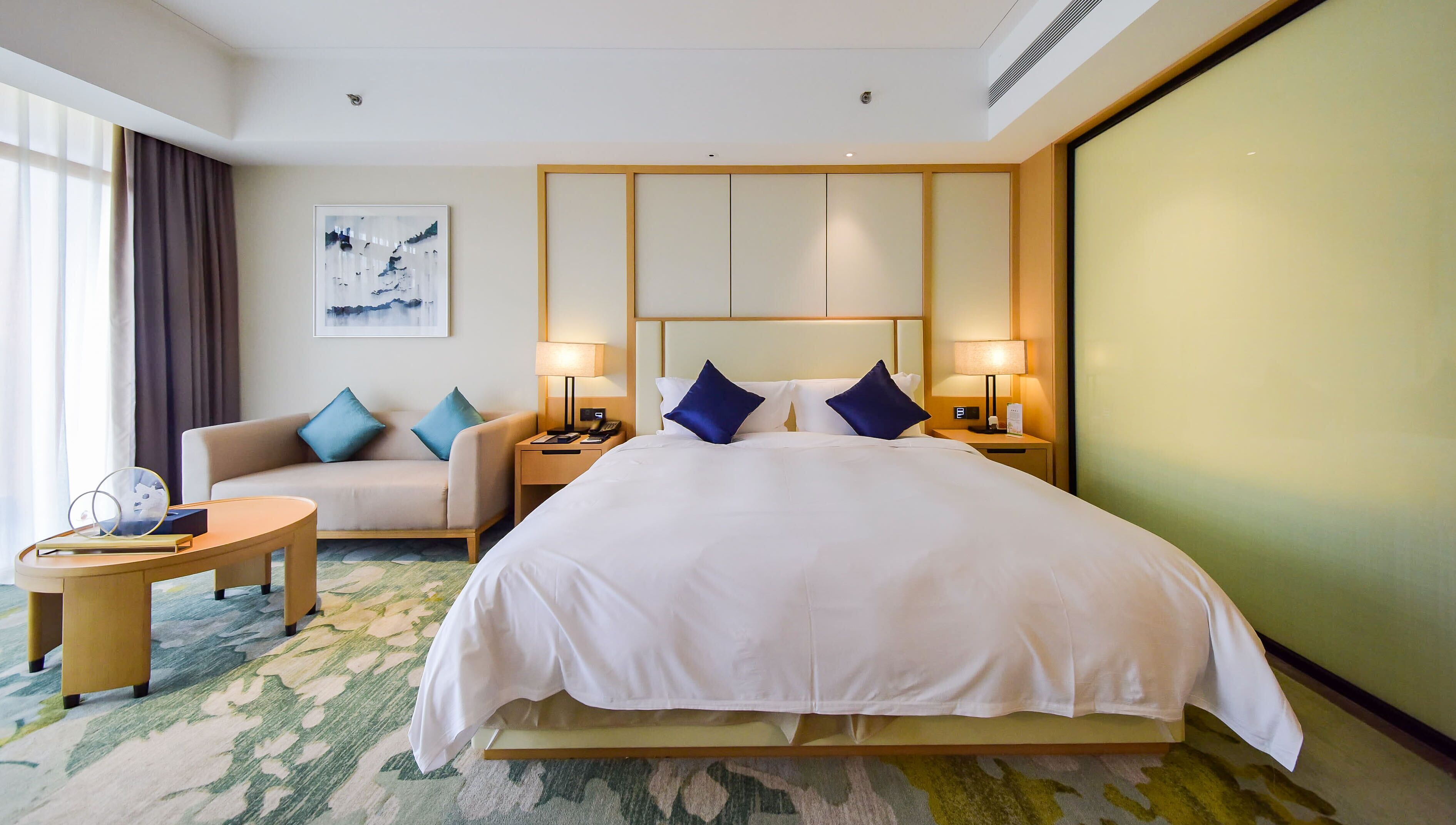 Habitación estándar | Edredones de plumas, colchones con acolchado adicional, minibar