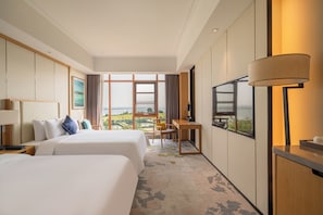 Habitación | Edredones de plumas, colchones con acolchado adicional, minibar