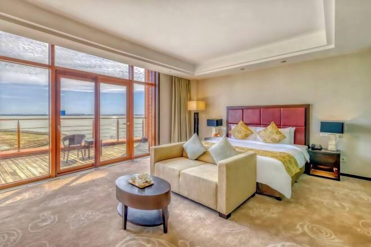 Donsdekens, pillowtop-bedden, een minibar, een kluis op de kamer