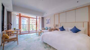 King Room (Yue Hu) | Down comforters, pillowtop beds, minibar, in-room safe