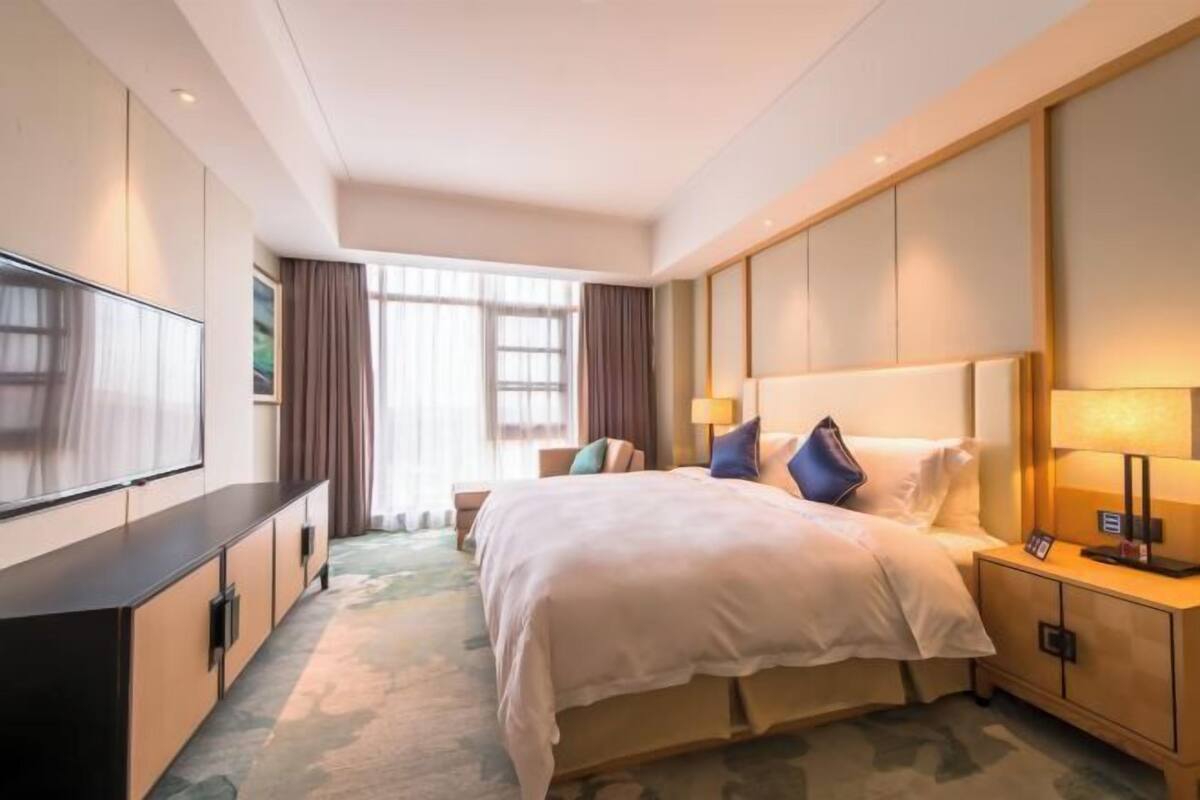 Donsdekens, pillowtop-bedden, een minibar, een kluis op de kamer