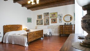 Double Room, Pool View | Peralatan tempat tidur premium, katil bayi/kot (surcaj), Wi-fi percuma