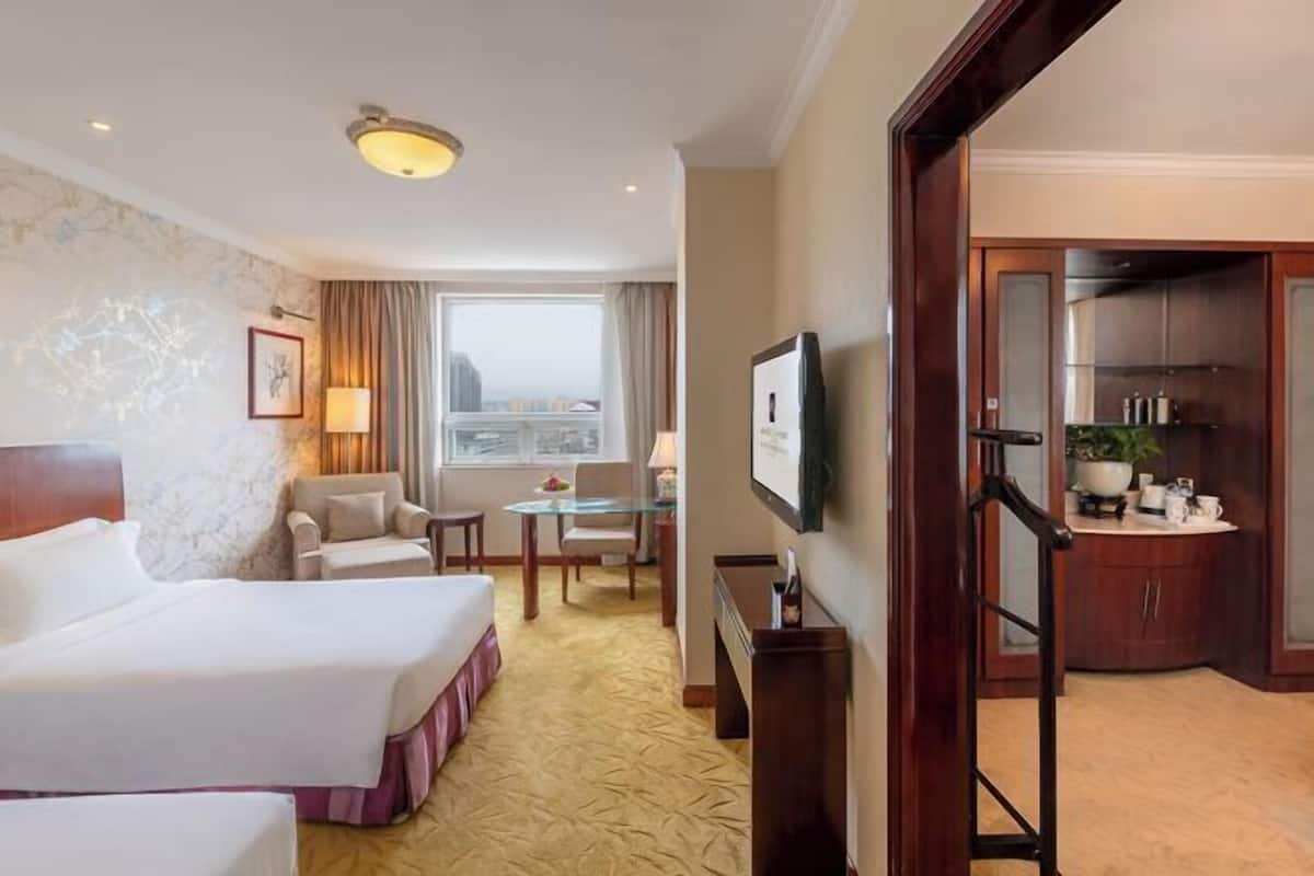 Minibar, in-room safe, desk, blackout curtains