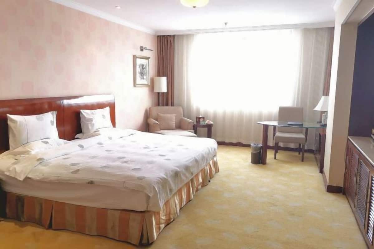 Minibar, in-room safe, desk, blackout curtains
