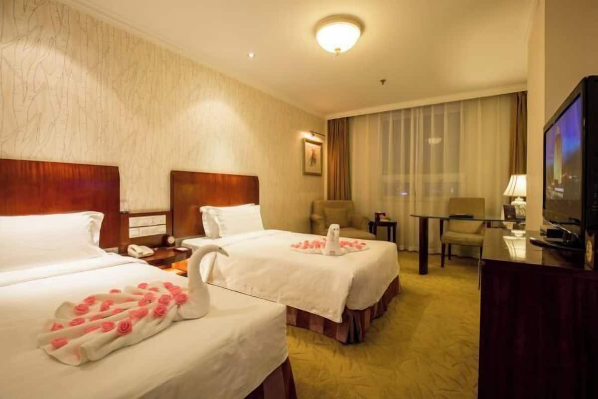 Minibar, in-room safe, desk, blackout curtains