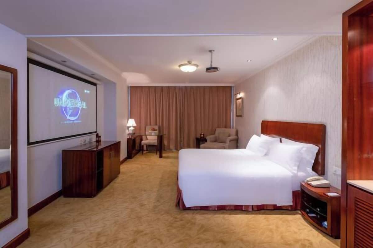 Minibar, in-room safe, desk, blackout curtains