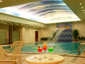 Kolam renang indoor