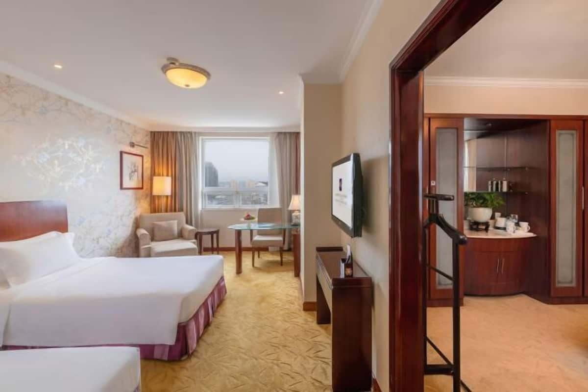 Minibar, in-room safe, desk, blackout curtains