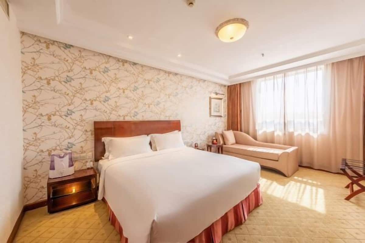 Minibar, in-room safe, desk, blackout curtains