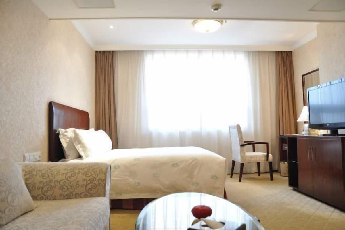 Minibar, in-room safe, desk, blackout curtains
