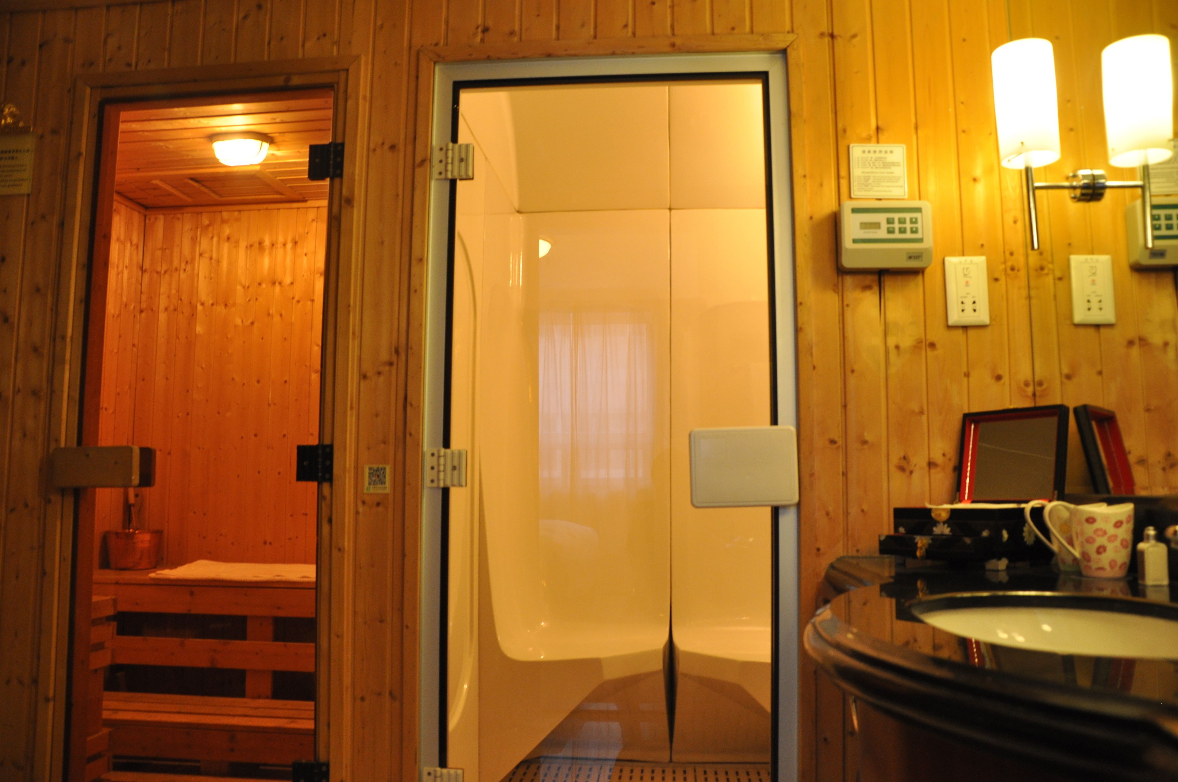 signature suite | bathroom | free toiletries, hair dryer, slippers, towels