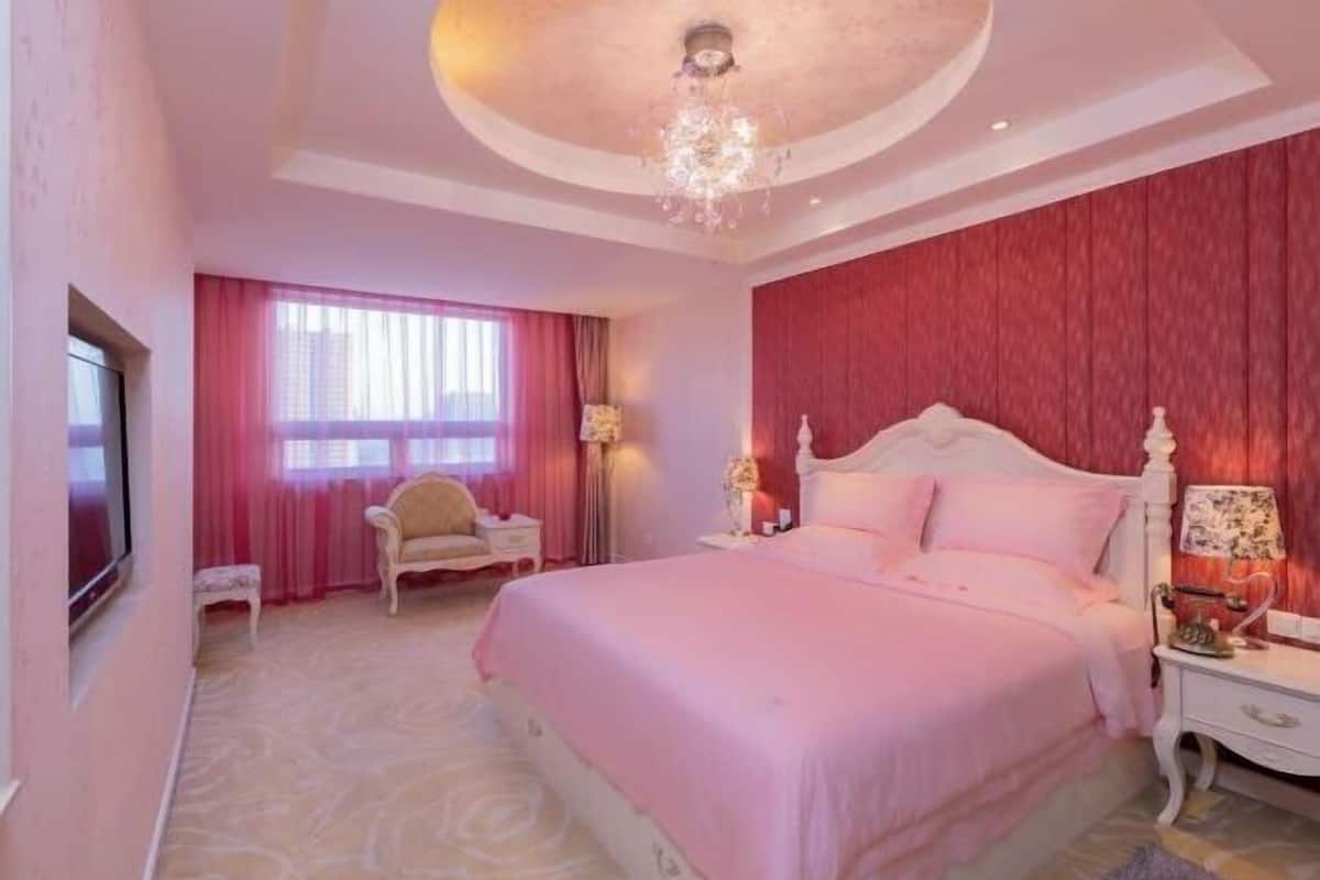 Minibar, in-room safe, desk, blackout curtains
