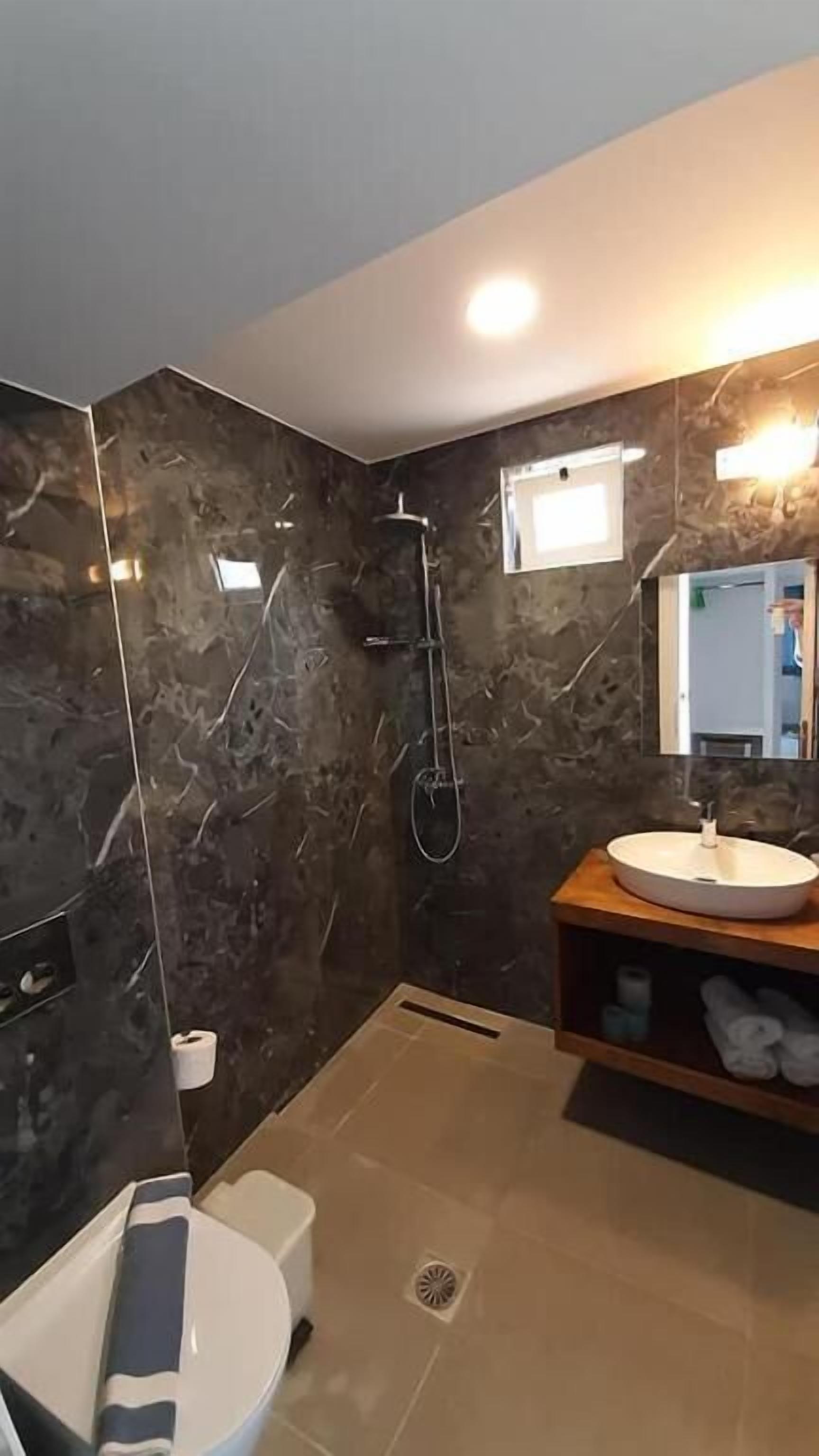 suite, 1 bedroom | bathroom | shower, hair dryer, towels