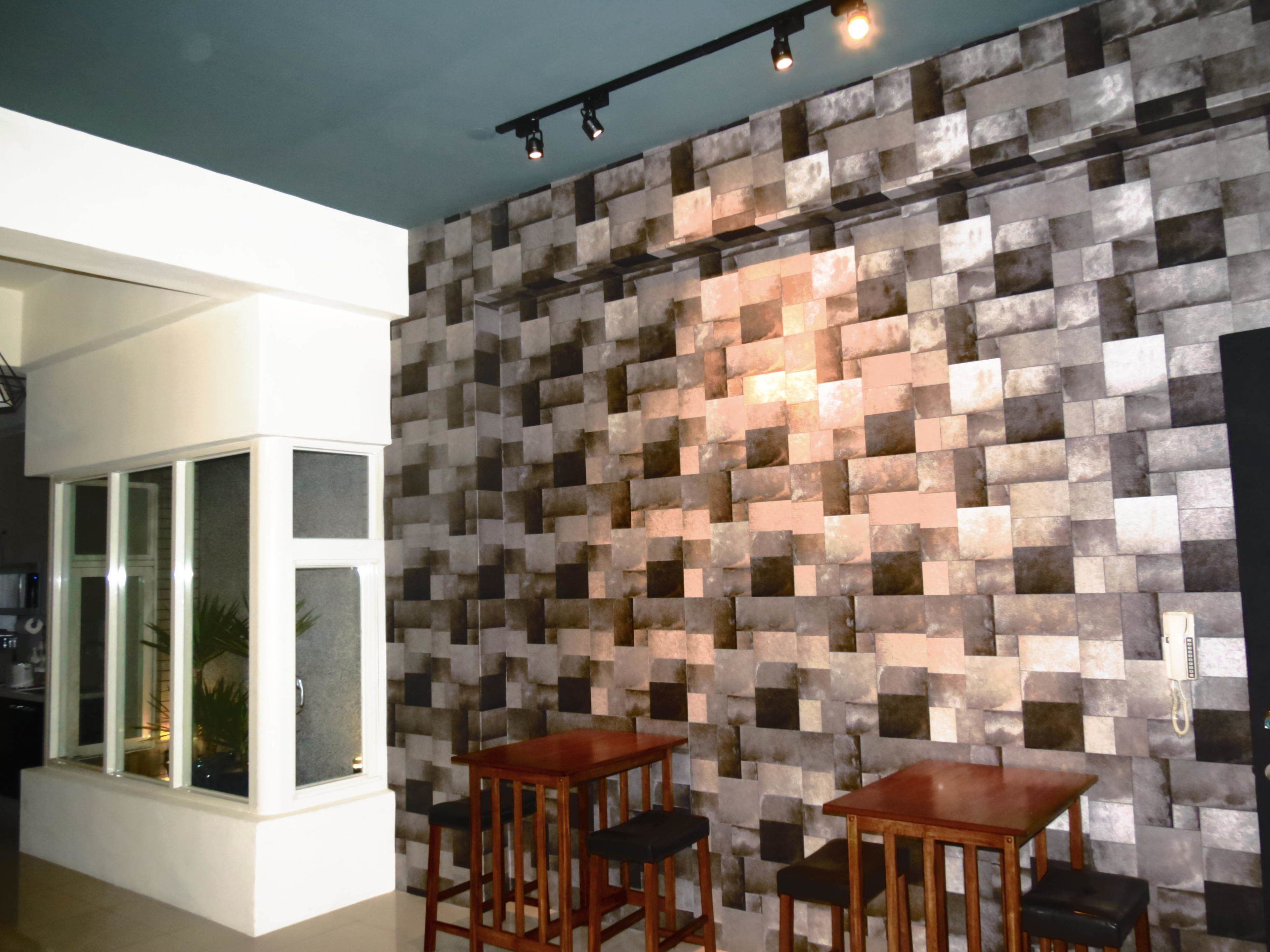 Daily full breakfast (TWD 100 per person)