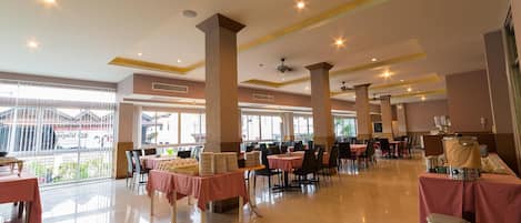 Aperto a colazione, pranzo e cena, cucina thai