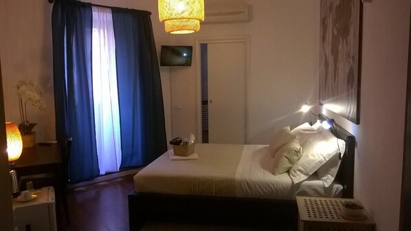 Premium bedding, minibar, desk, iron/ironing board