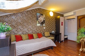 In-room safe, individually decorated, individually furnished, desk - Hotel Natali (Krasnodar)