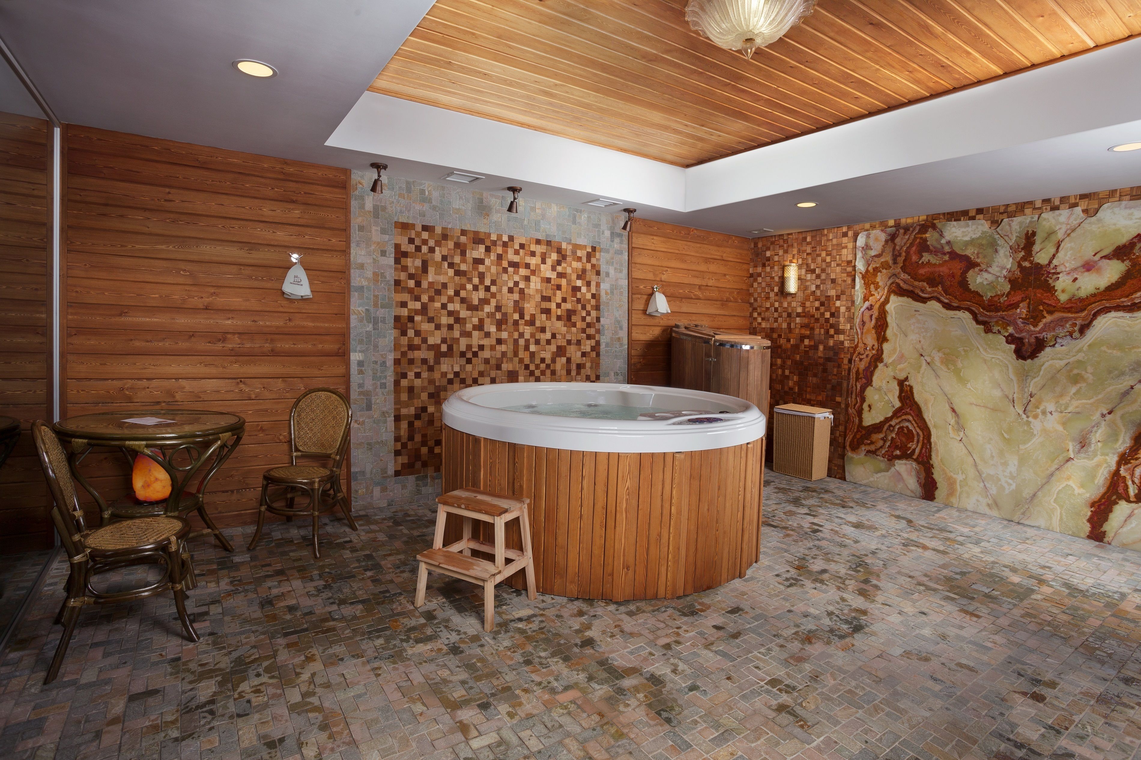 Sauna, höyrysauna, vartalohoitoja, syväkudoshierontaa, vartalokääreitä