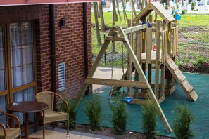 室外兒童遊樂區