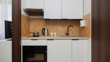 Căn hộ, bếp nhỏ | Bếp riêng | Tủ lạnh, bếp nấu, dụng cụ pha cà phê/trà, ấm điện