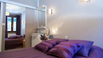 Free cots/infant beds, free WiFi