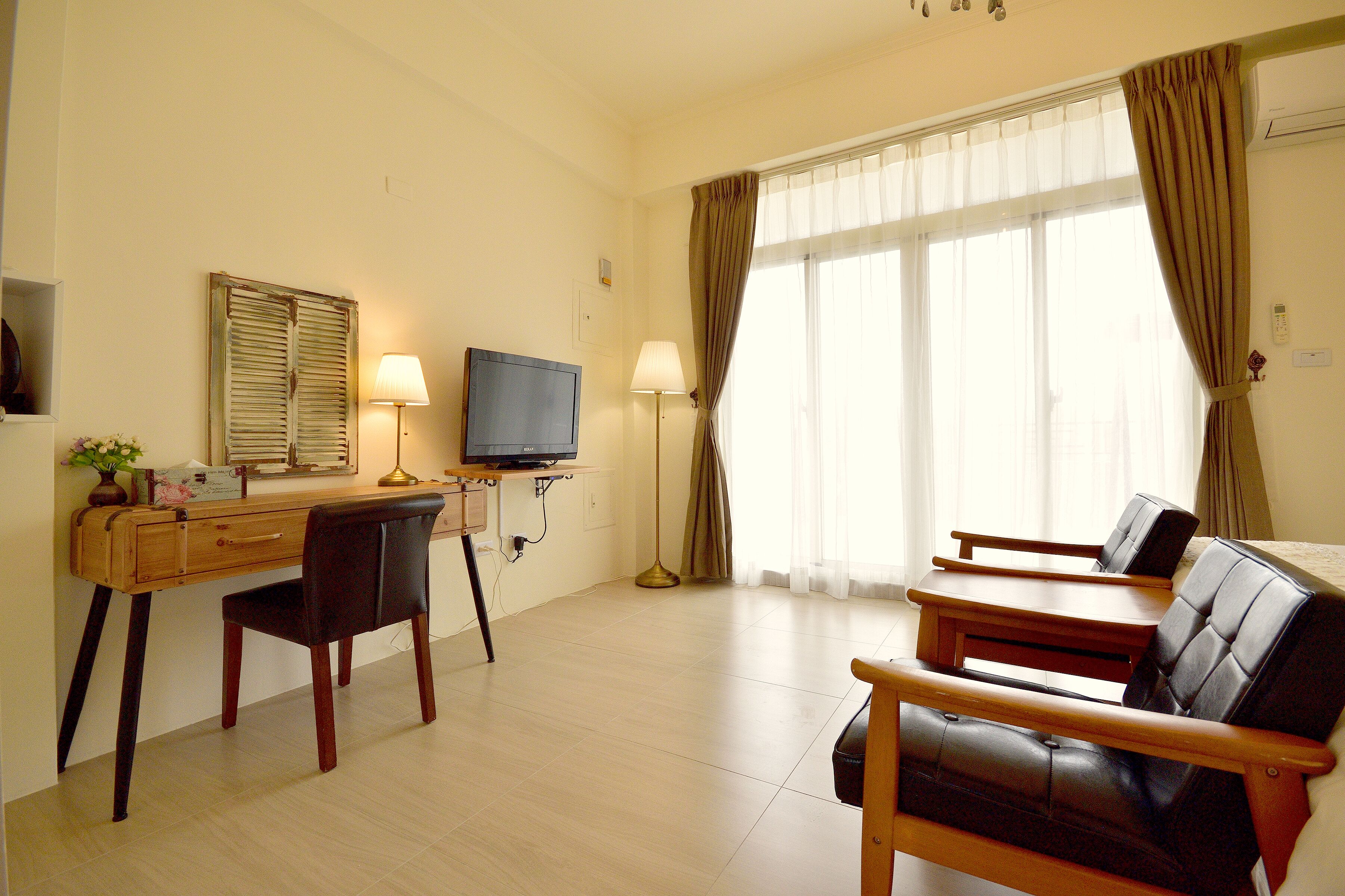 Elite Double Room | Blackout drapes, soundproofing, free WiFi, bed sheets