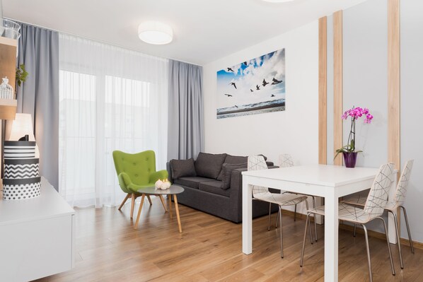 Apartment, 1 Schlafzimmer | Wohnbereich | Flachbildfernseher