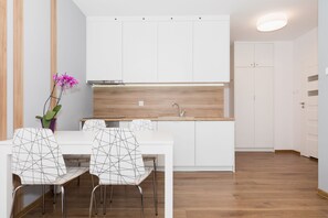 Departamento, 1 habitación | Área de sala de estar | Televisión de pantalla plana 