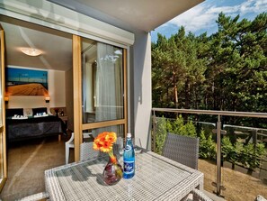 One-Bedroom Apartment with Balcony - ul. Swietopelka 7/P7 | Terrasse/Patio