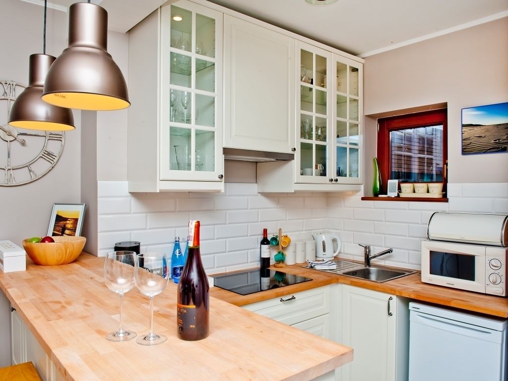 Apartment, 1 Bedroom (ul. Miedzymorze 10/28) | Dapur kecil peribadi | Peti sejuk, ketuhar gelombang mikro, pembancuh kopi/teh 