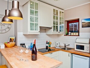 Apartment, 1 Bedroom (ul. Miedzymorze 10/28) | Private kitchenette | Fridge, microwave, coffee/tea maker - BlueApart Miedzymorze Jurata (Jurata)