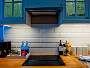 Apartment, 1 Bedroom (ul. Miedzymorze 10/28) | Private kitchenette | Fridge, microwave, coffee/tea maker