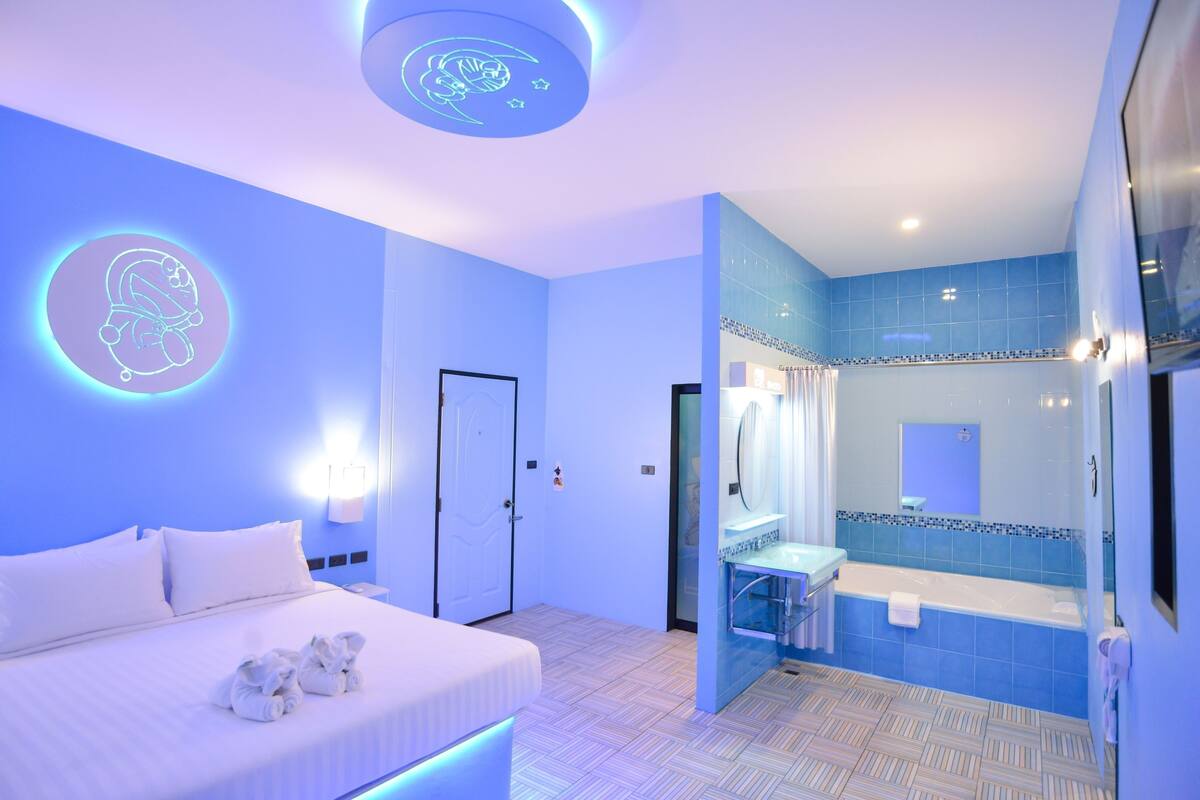 Individually decorated, individually furnished, desk, soundproofing