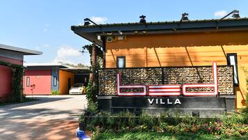 Fassade der Unterkunft â Abend/Nacht