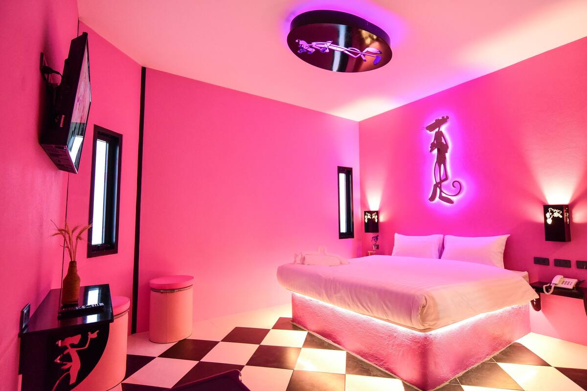 Individually decorated, individually furnished, desk, soundproofing