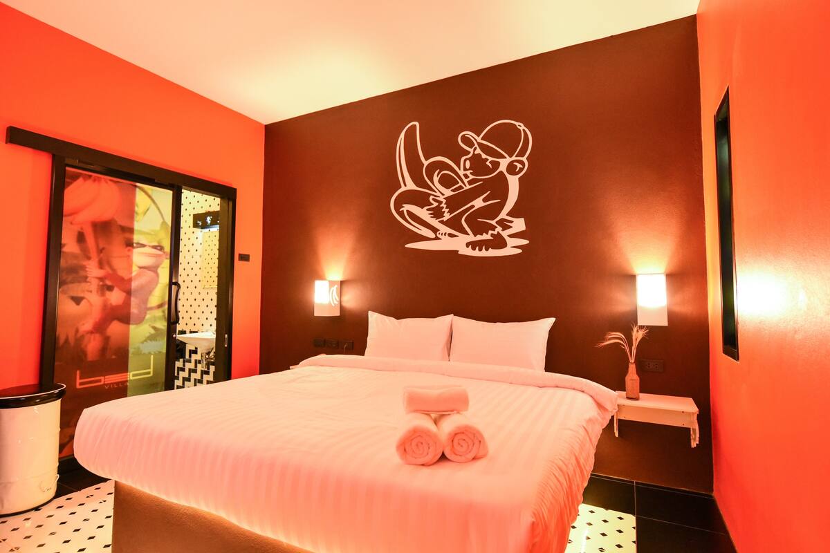 Standard | Desk, soundproofing, WiFi (free), individually decorated