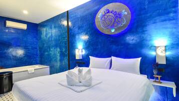 Deluxe | Individuell dekoriert, individuell eingerichtet, Schreibtisch