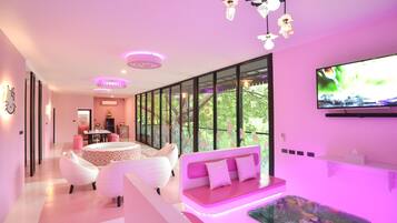 Grand-Suite, 3Â Schlafzimmer, Verbindungszimmer, Flussblick | Essbereich im Zimmer