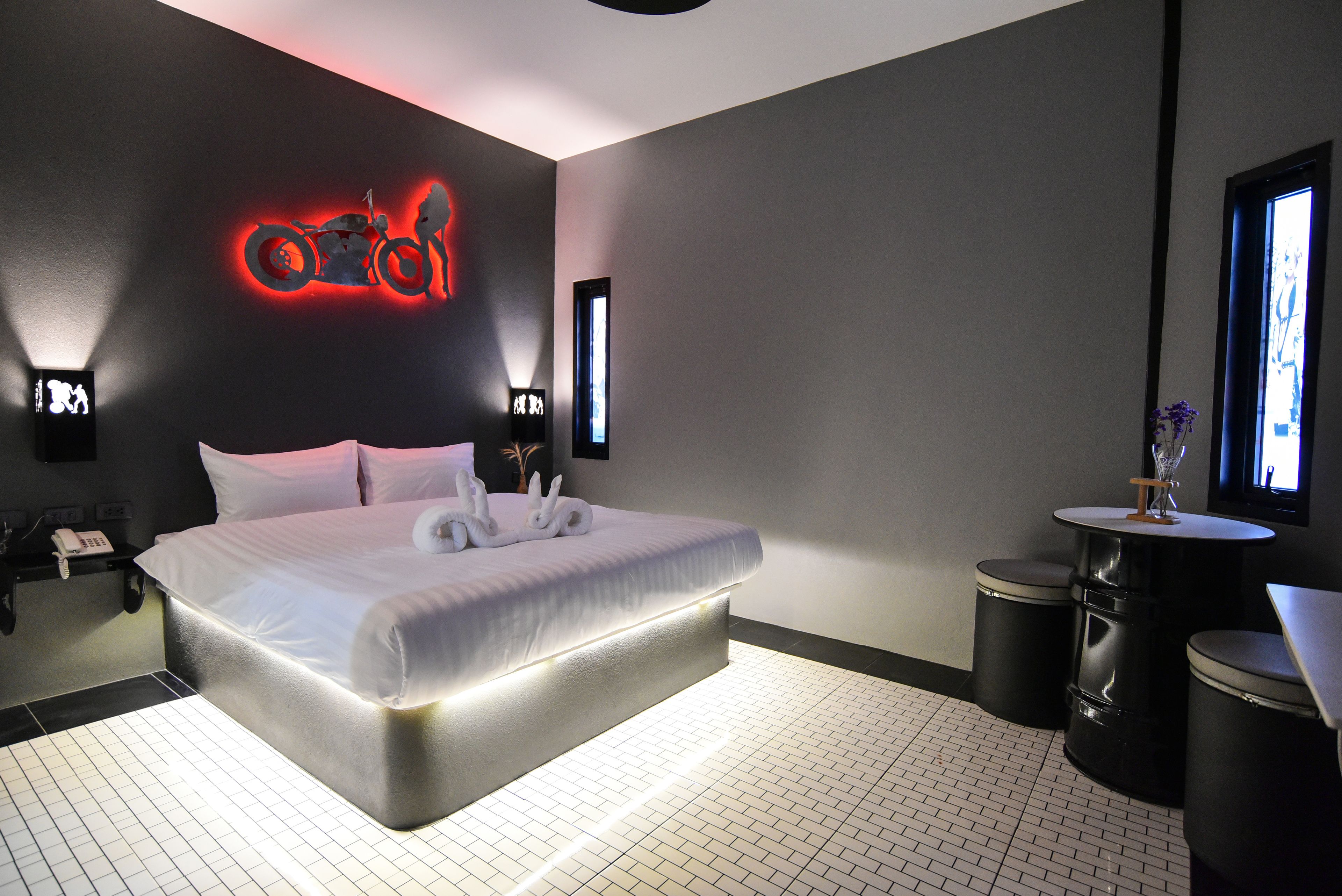 super deluxe | individually decorated, individually furnished, desk, soundproofing