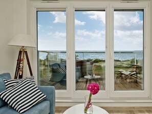 One-Bedroom Apartment with Sea View - 24/A19 Abrahama Street | Cucina privata | Frigorifero, forno, piano cottura, lavastoviglie