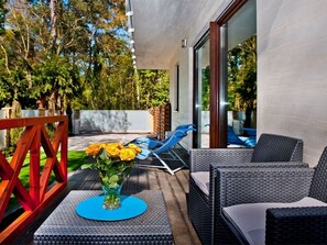 Huoneisto, 2 makuuhuonetta, puutarha-alue (Mestwina 28A/2) | Terassi/patio