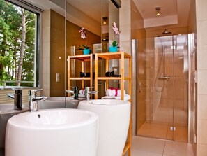 Duplex Three-Bedroom Apartment - Mestwina 28B/2 | Badrum | Dusch, gratis toalettartiklar, hårtork och handdukar