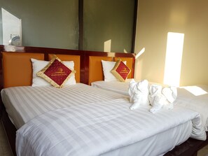 Superior Twin Room, 1 Bedroom | Premium bedding, pillowtop beds, minibar, in-room safe