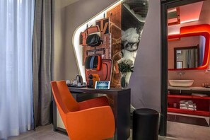Standard Double Room | Bathroom sink - Via Veneto Prestige Rooms (Rome)