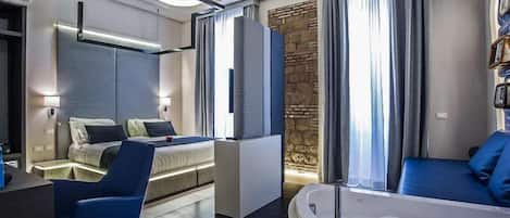 Chambre Triple Supérieure | Minibar, coffres-forts dans les chambres, bureau, chambres insonorisées