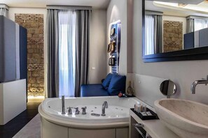 迷你吧、房內夾萬、書桌、隔音